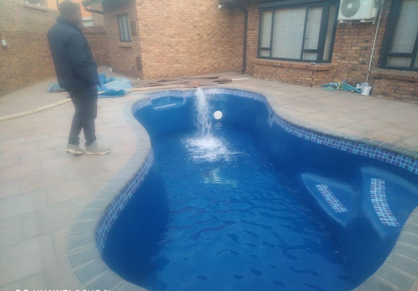 Freeform pool, fresh blue finish