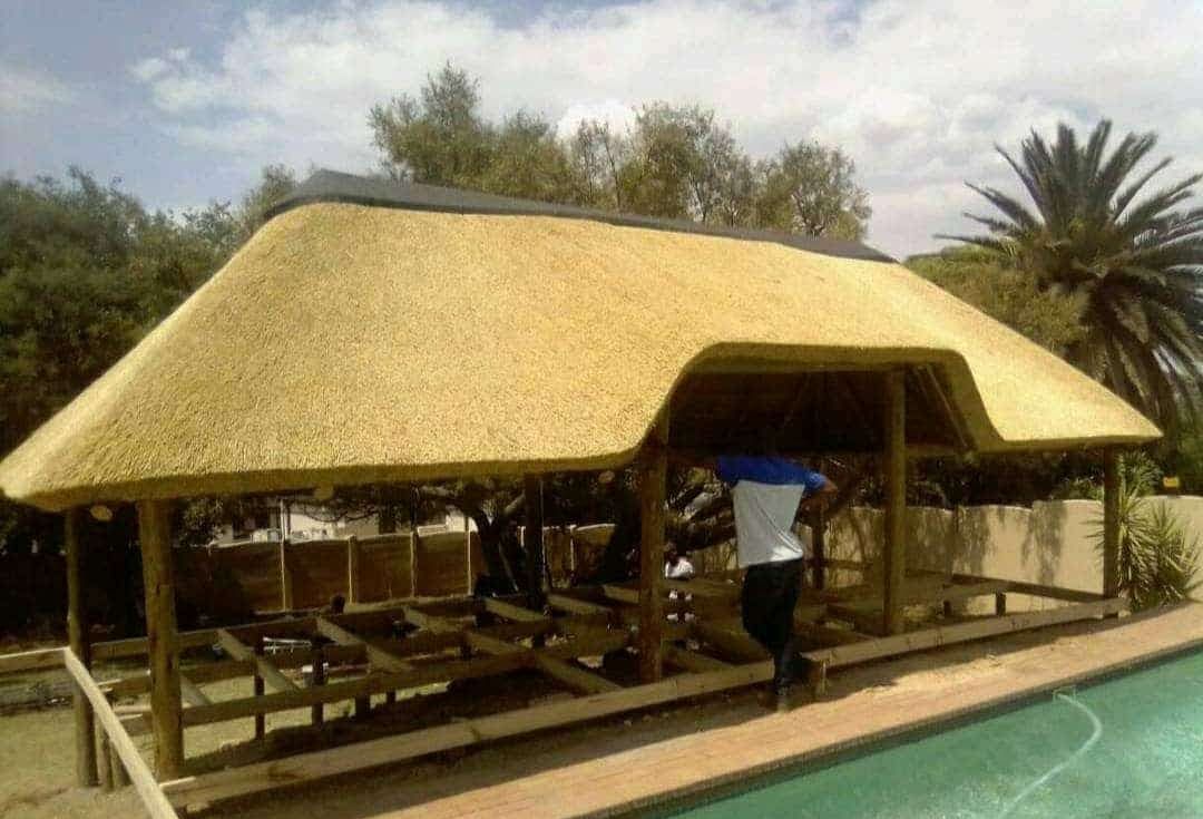 Poolside thatch lapa