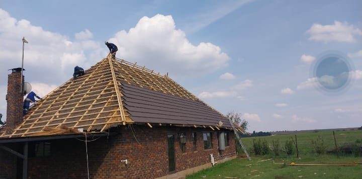 Thatch roof being built on a house